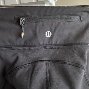 Lululemon 28” performance pant with rouche detail